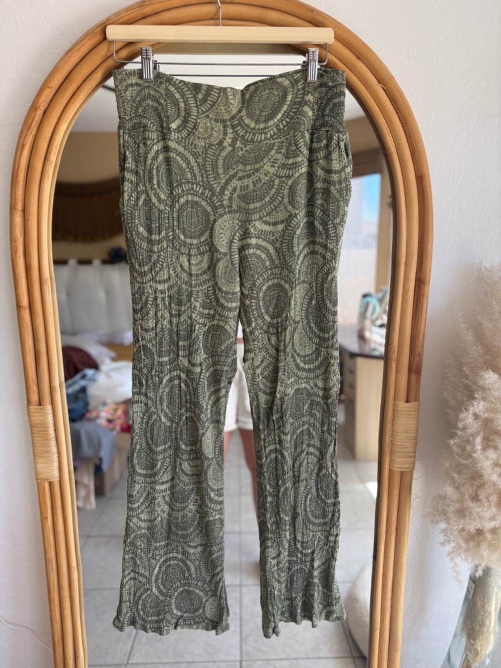 Olive Patterned Wide-Leg Women's Pants